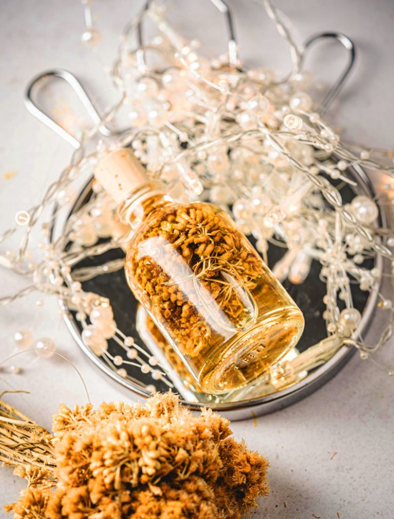 Immortelle - everything you need to know about a flower that erases years from your face